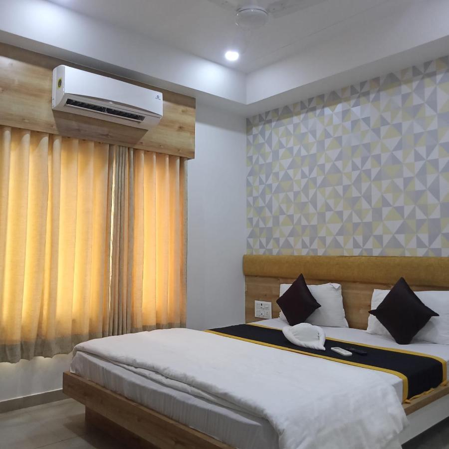 Hotel Fun City Navsari Dış mekan fotoğraf