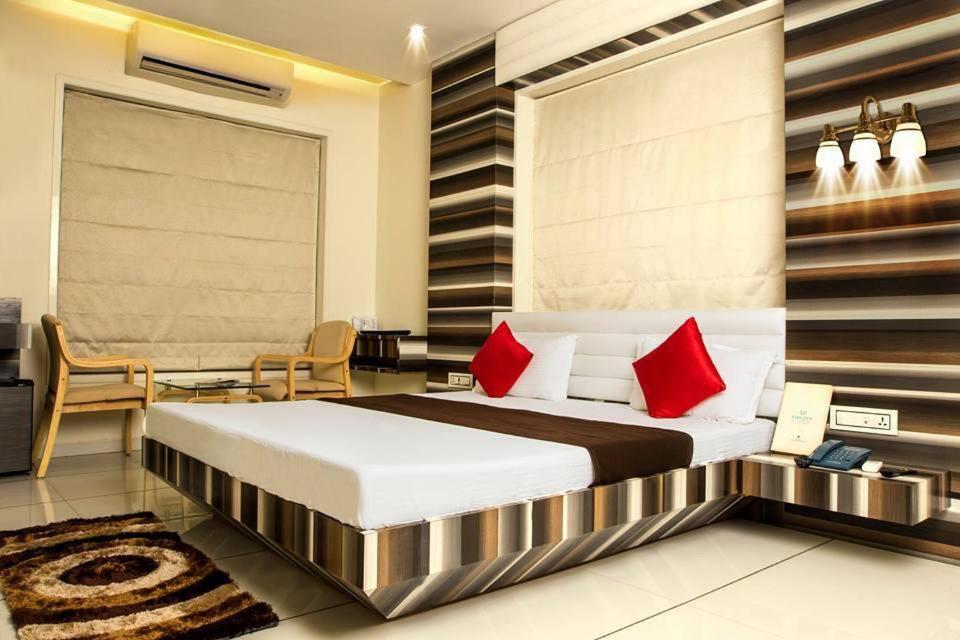 Hotel Fun City Navsari Dış mekan fotoğraf