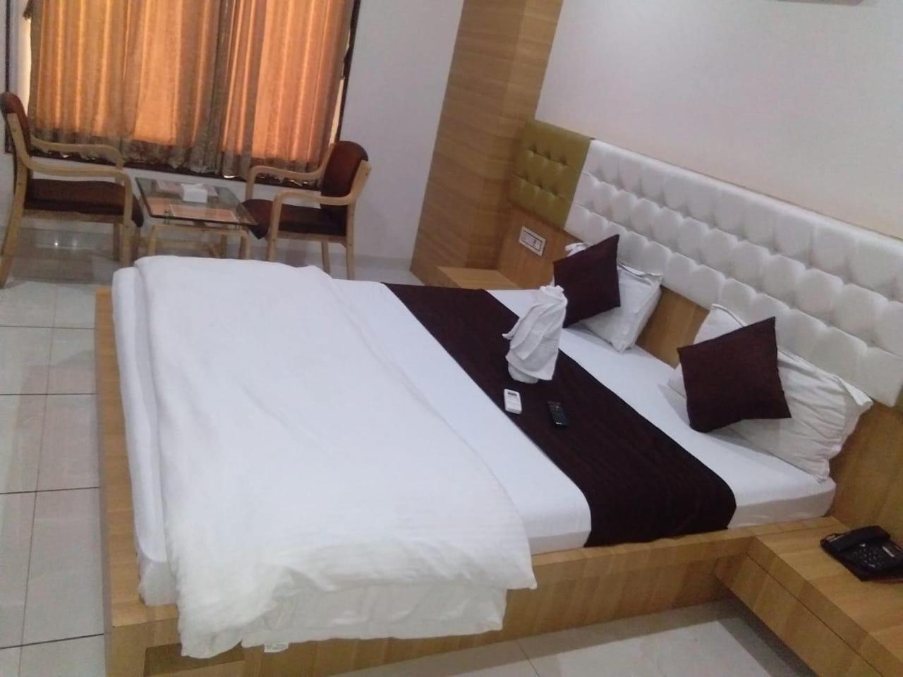 Hotel Fun City Navsari Dış mekan fotoğraf