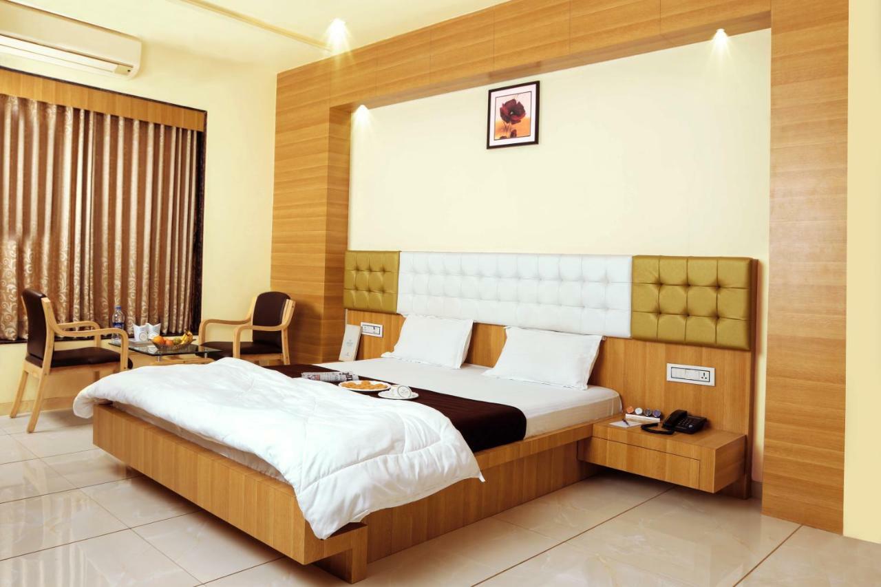 Hotel Fun City Navsari Dış mekan fotoğraf