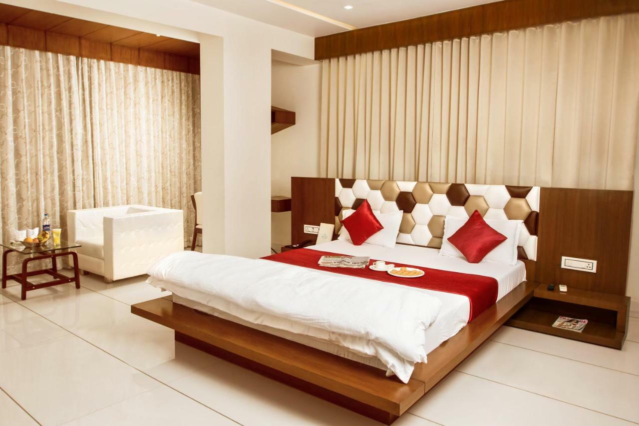 Hotel Fun City Navsari Dış mekan fotoğraf