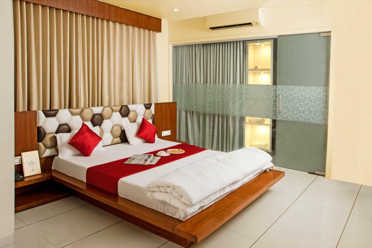 Hotel Fun City Navsari Dış mekan fotoğraf