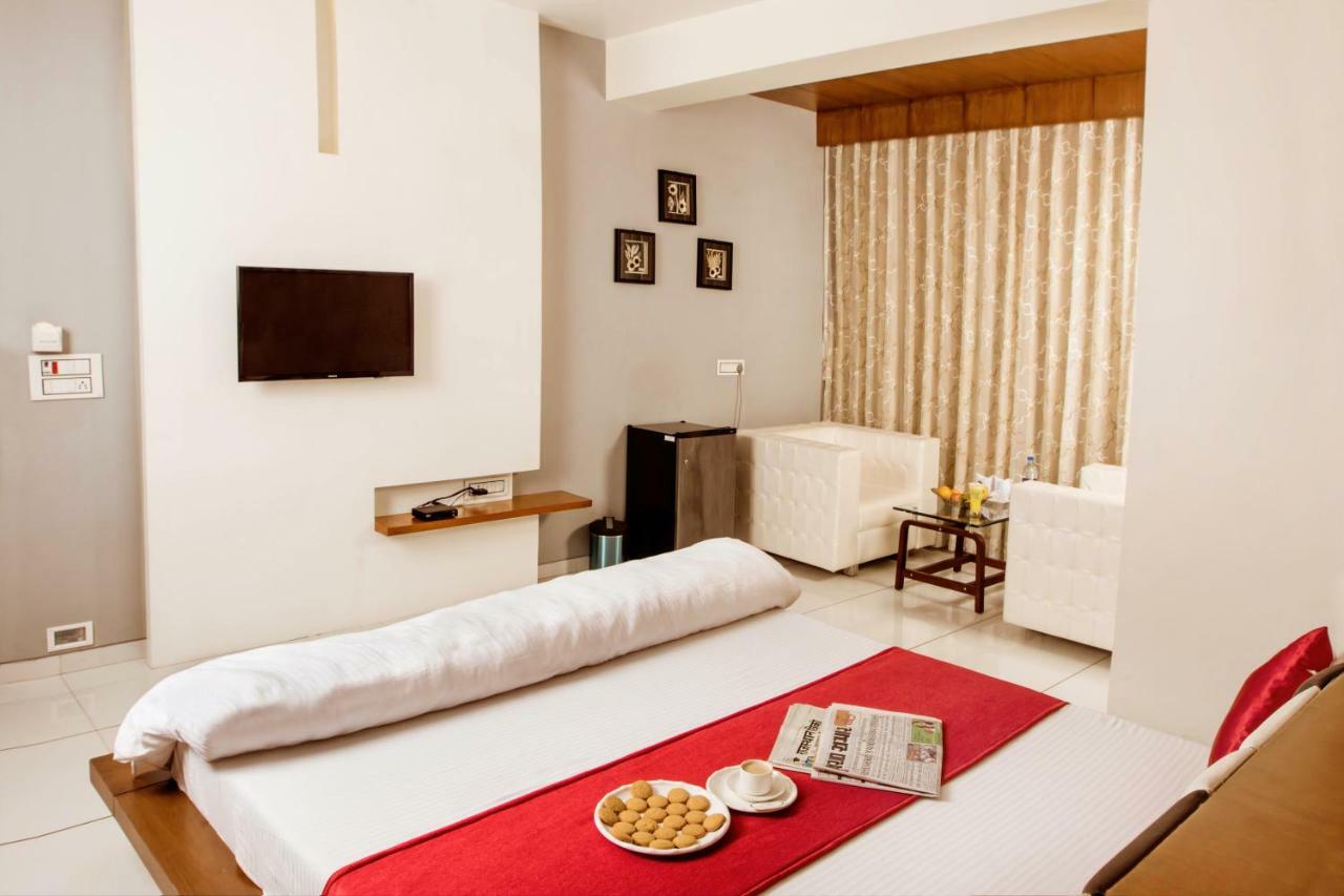 Hotel Fun City Navsari Dış mekan fotoğraf