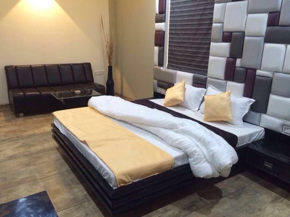 Hotel Fun City Navsari Dış mekan fotoğraf