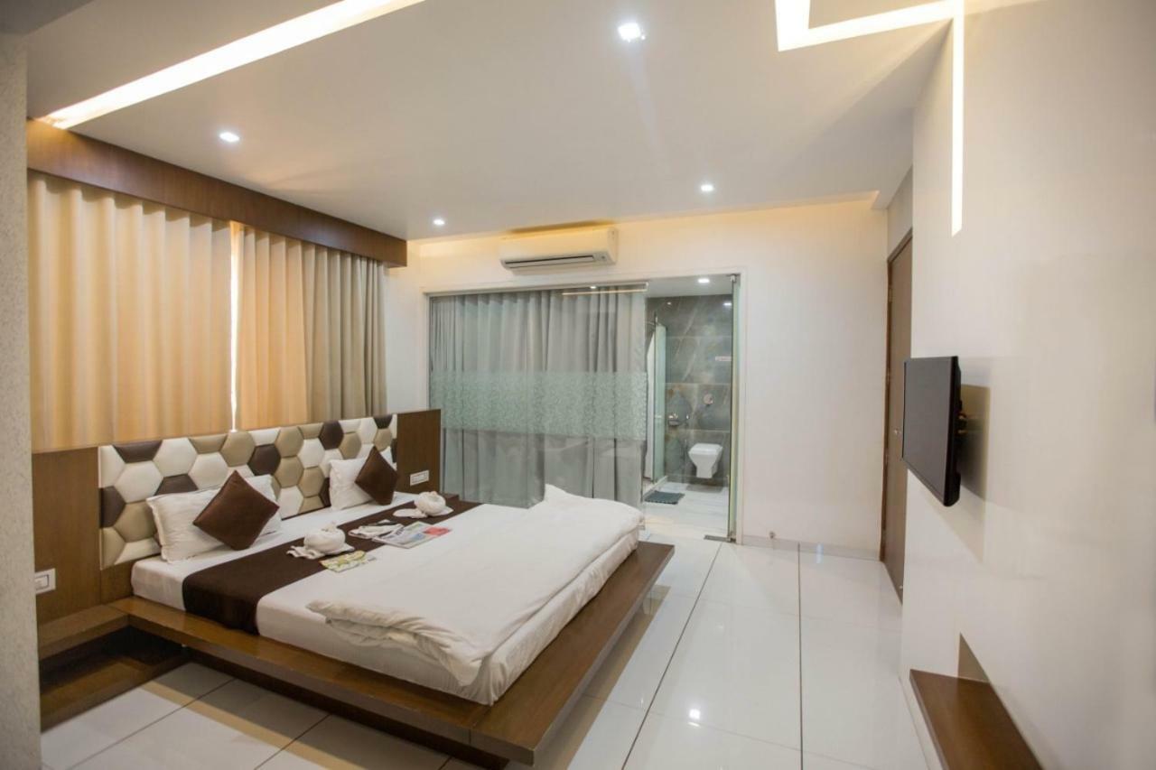 Hotel Fun City Navsari Dış mekan fotoğraf