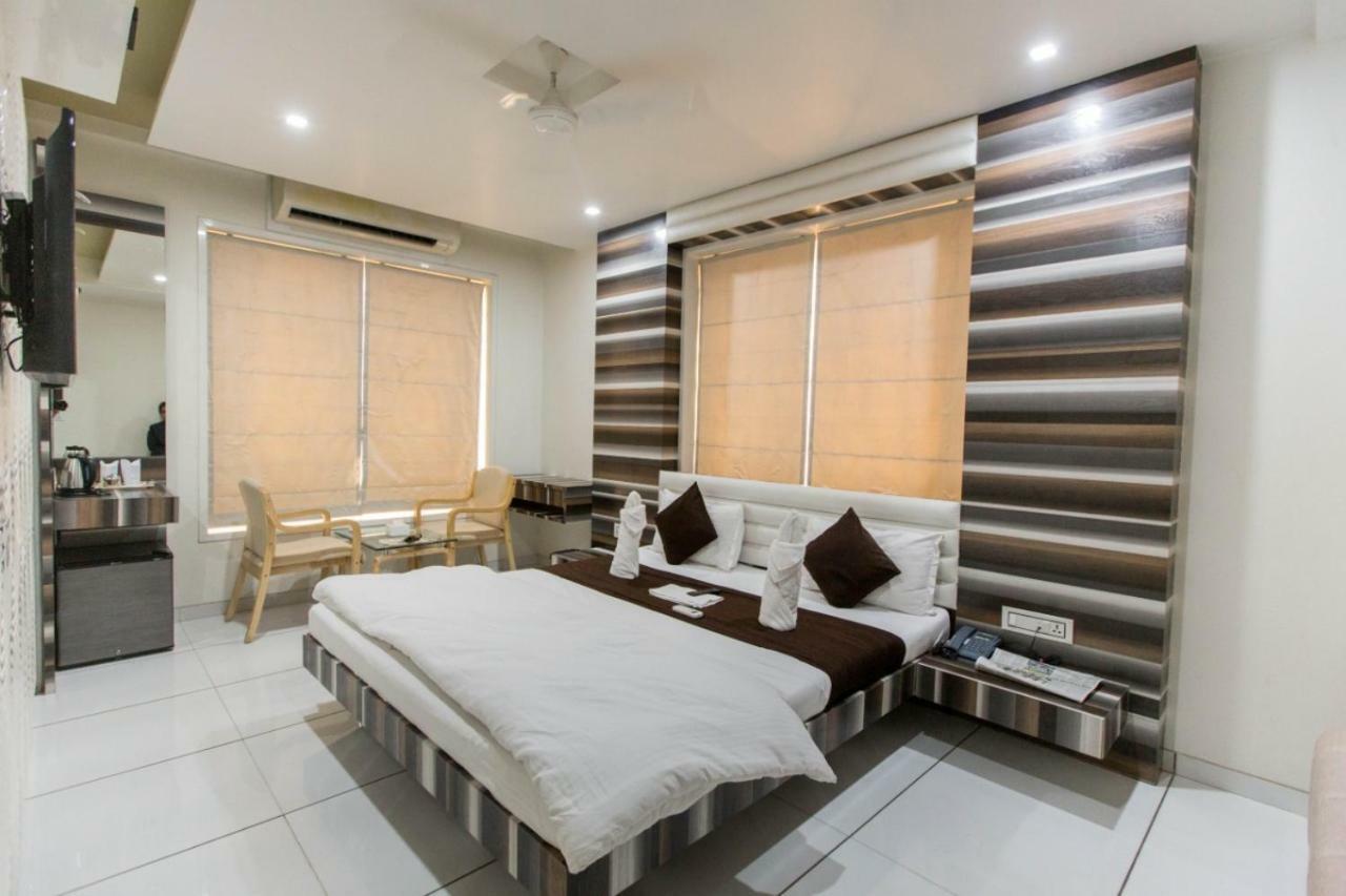 Hotel Fun City Navsari Dış mekan fotoğraf
