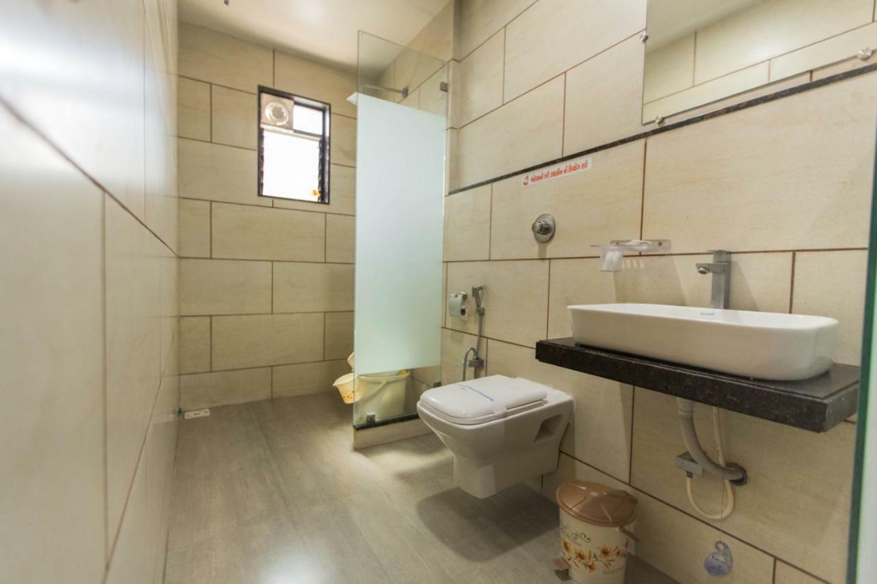 Hotel Fun City Navsari Dış mekan fotoğraf
