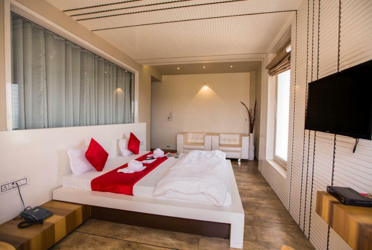 Hotel Fun City Navsari Dış mekan fotoğraf
