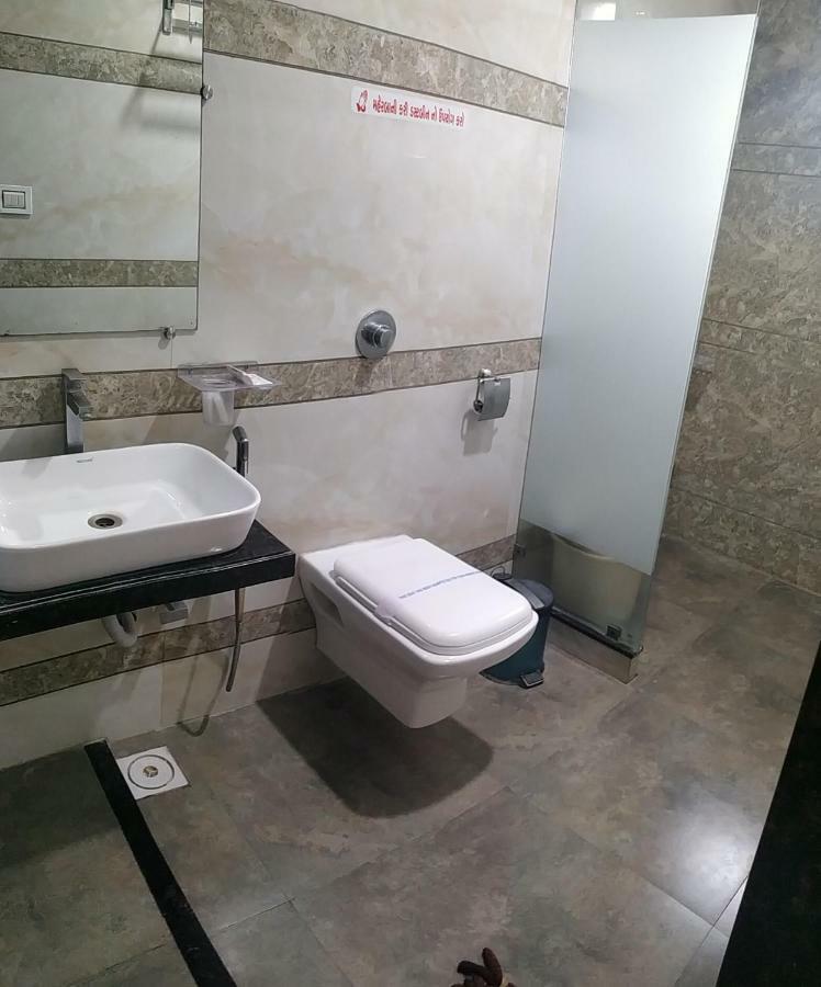 Hotel Fun City Navsari Dış mekan fotoğraf